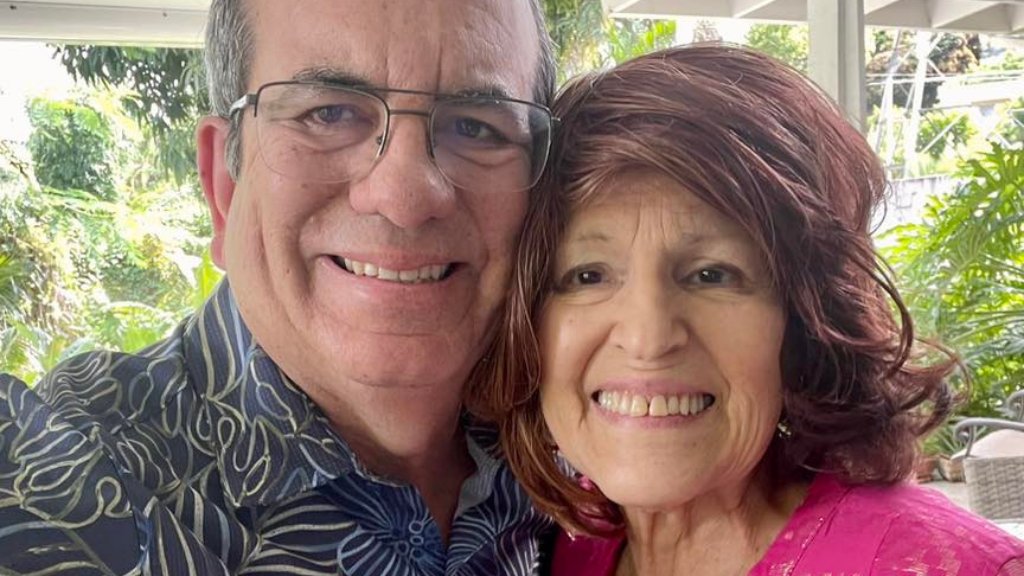 LasNoticiasT11's tweet photo. Aníbal Acevedo Vilá: "Emocional y espiritualmente, Piti ya está lista" | Vea sus expresiones: https://t.co/GCCtP6YCT4 https://t.co/JUb9rWbVSi