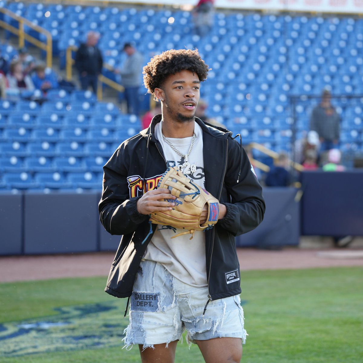 Lake County Captains (@lccaptains) on Twitter photo Want to watch all the star's at Greg Newsome's celebrity softball game?
We're giving away FOUR VIP Box Seats!
To Win
1. You must follow <a href="/LCCaptains/">Lake County Captains</a> & <a href="/gnewsii/">Greg Newsome II</a>
2. Retweet this photo
We'll announce the winner on Thursday! Want to watch all the star's at Greg Newsome's celebrity softball game?
We're giving away FOUR VIP Box Seats!
To Win
1. You must follow <a href="/LCCaptains/">Lake County Captains</a> & <a href="/gnewsii/">Greg Newsome II</a>
2. Retweet this photo
We'll announce the winner on Thursday!
