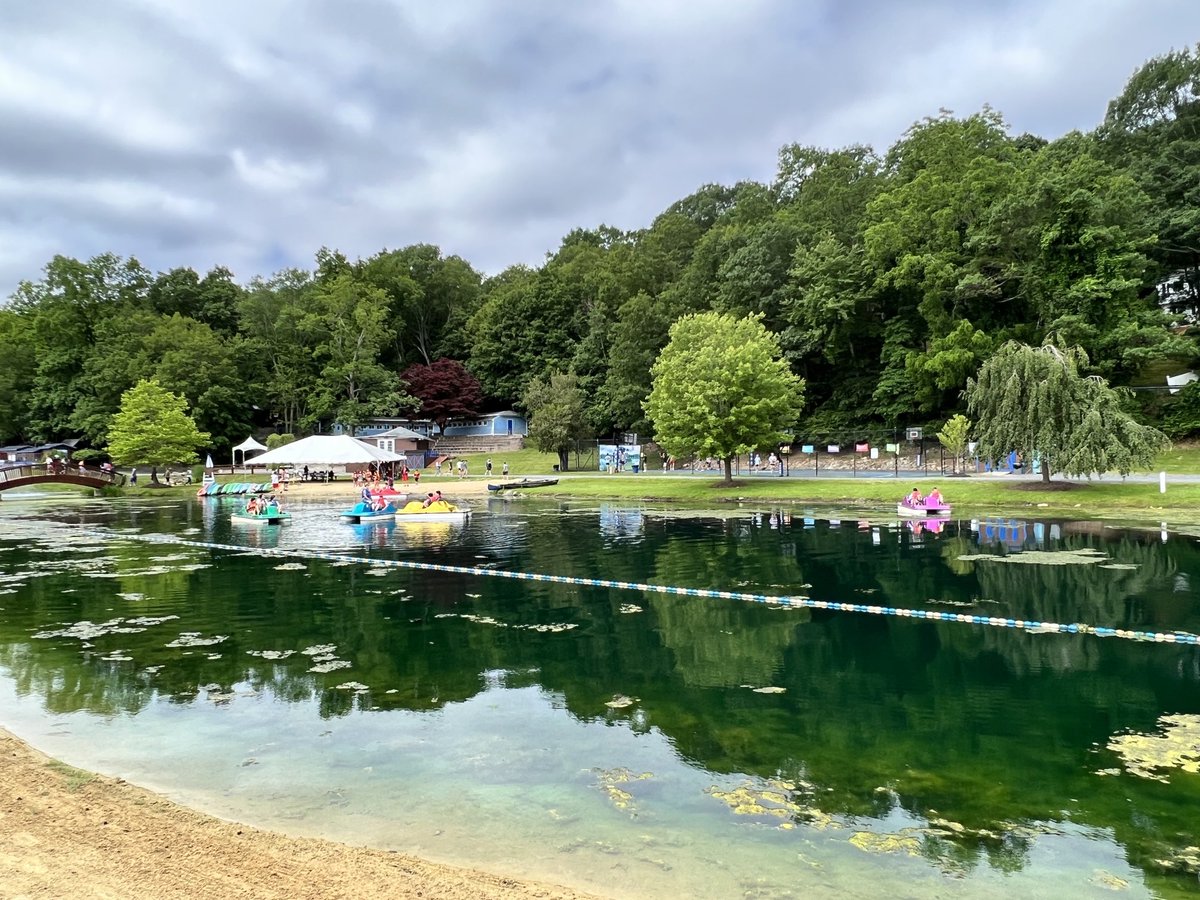 jbferreira's tweet image. It’s a beautiful day to have a good day!! 7th Grade Field Trip!! #AlmostSummer ⁦@SaxeMS⁩ ⁦@DavidGusitsch⁩