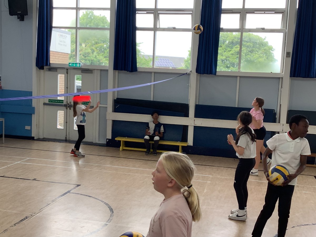 MissRussellCV's tweet photo. @P7atCanalView working on their volleyball skills. They even took turns being referee and scoring the games which caused a lot of discussion. #OnlyAtCanalView #SportsEd #HealthandWellbeing https://t.co/WIPIuOr0xI