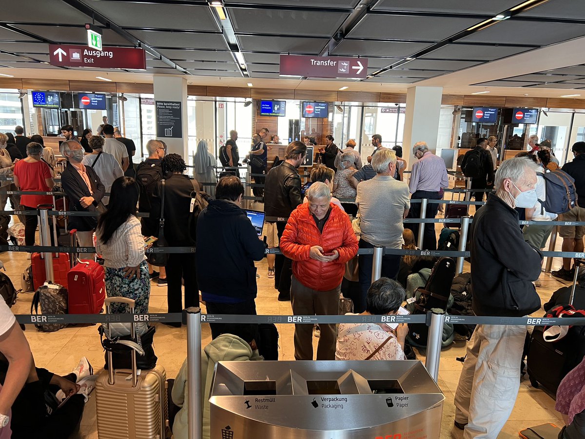 JoeDenham's tweet photo. @berlinairport Hundreds of people including children and elderly people stranded for hours as your systems are down. No information, no water, no food. Inhumane and disgusting treatment. https://t.co/S9pgxgZQXV
