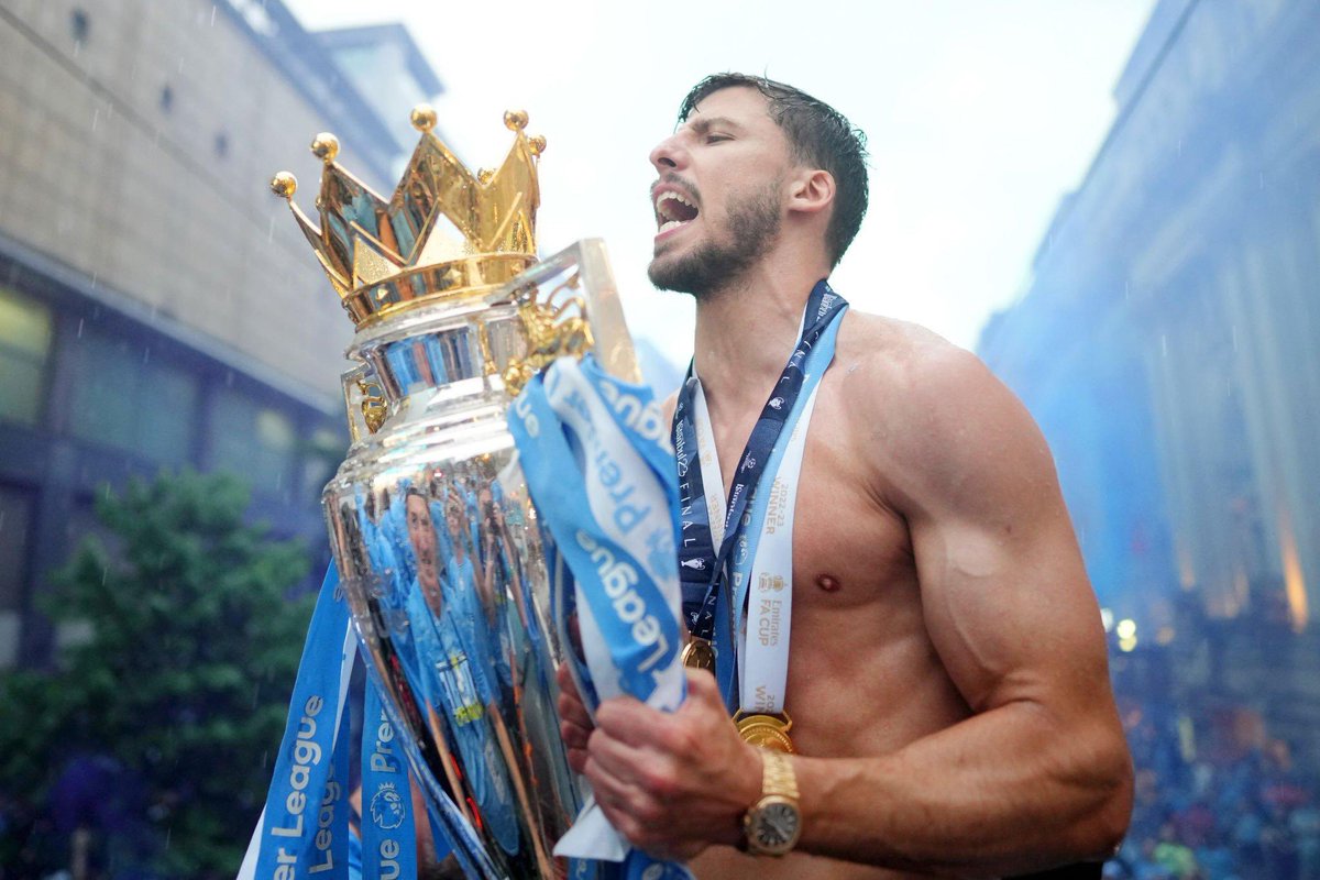 City_hq's tweet photo. The best defender in the world. https://t.co/lDmHLzwlTp