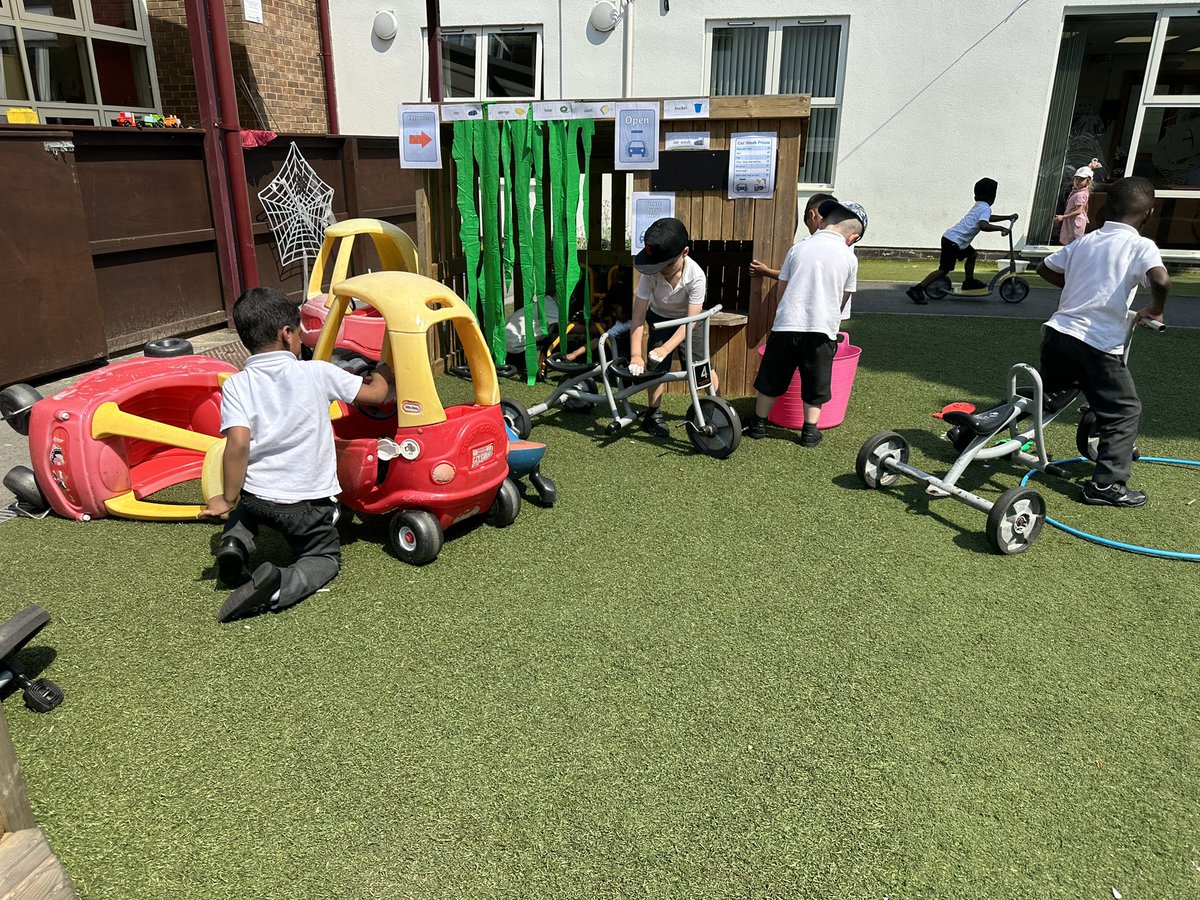 EYFS are busy working at the car wash 🚗 🧼 

#TheNaughtyBus #EYFS #Reception #ContinuousProvision #CommunicationAndLanguage #UnderstandingTheWorld #PSED