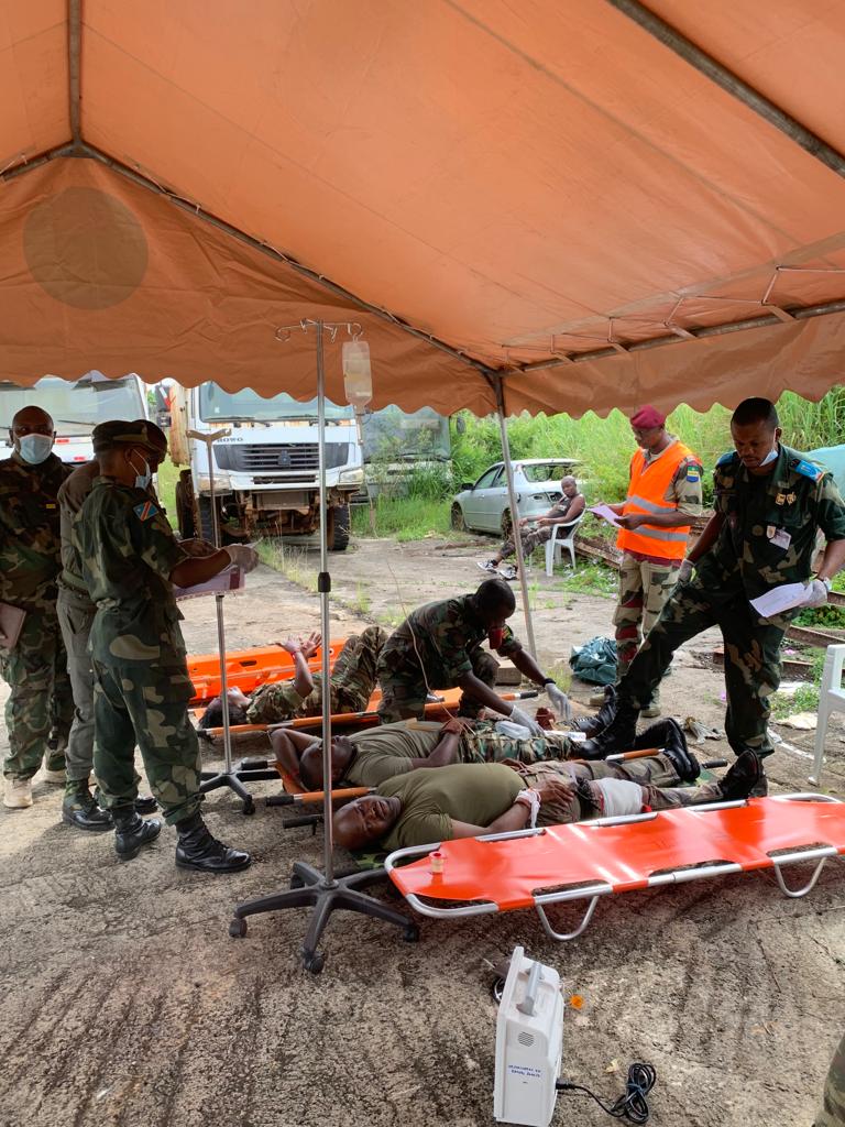 Franceaugabon's tweet photo. 🇫🇷🇬🇦Exercice de médecine catastrophe "tremblement de terre et effondrement d'immeuble", organisé par l'Ecole d’application du service de santé militaire de Libreville (#EASSML) au Camp Turc.
@EfgOfficiel
#COPG #CSP https://t.co/7eUfA26Ghp