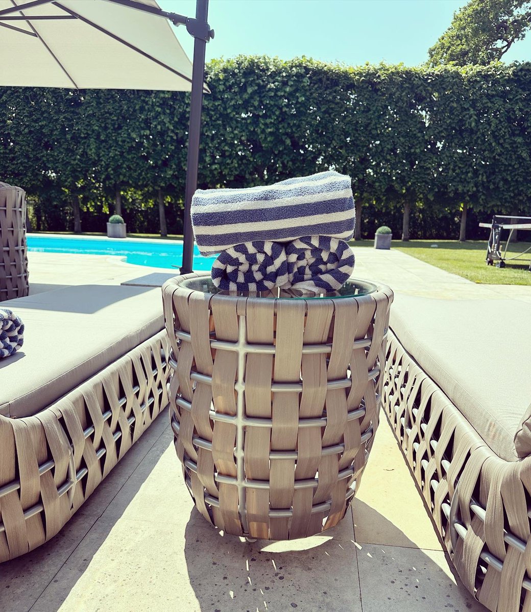 NorfolkLuxury_'s tweet photo. One of our favourite collections! The Strips collection by Skyline Design ☀️

https://t.co/8GslTmZUMp

#summer #summerready #skylinedesign #luxuryhomes #outdoor #outdoors #outdoorfurnituredesign #home #interior #interiorstyled #interiordesign #luxury #garden #gardendesign https://t.co/hcbLpskFRC