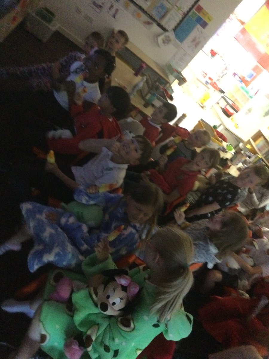 SchoolHillside1's tweet photo. #P34Hillside enjoying their pyjama, movie and ice cream treat after filling their marble jar. π₯ π¦ #soundsofsuccess https://t.co/soy2SmPRTA