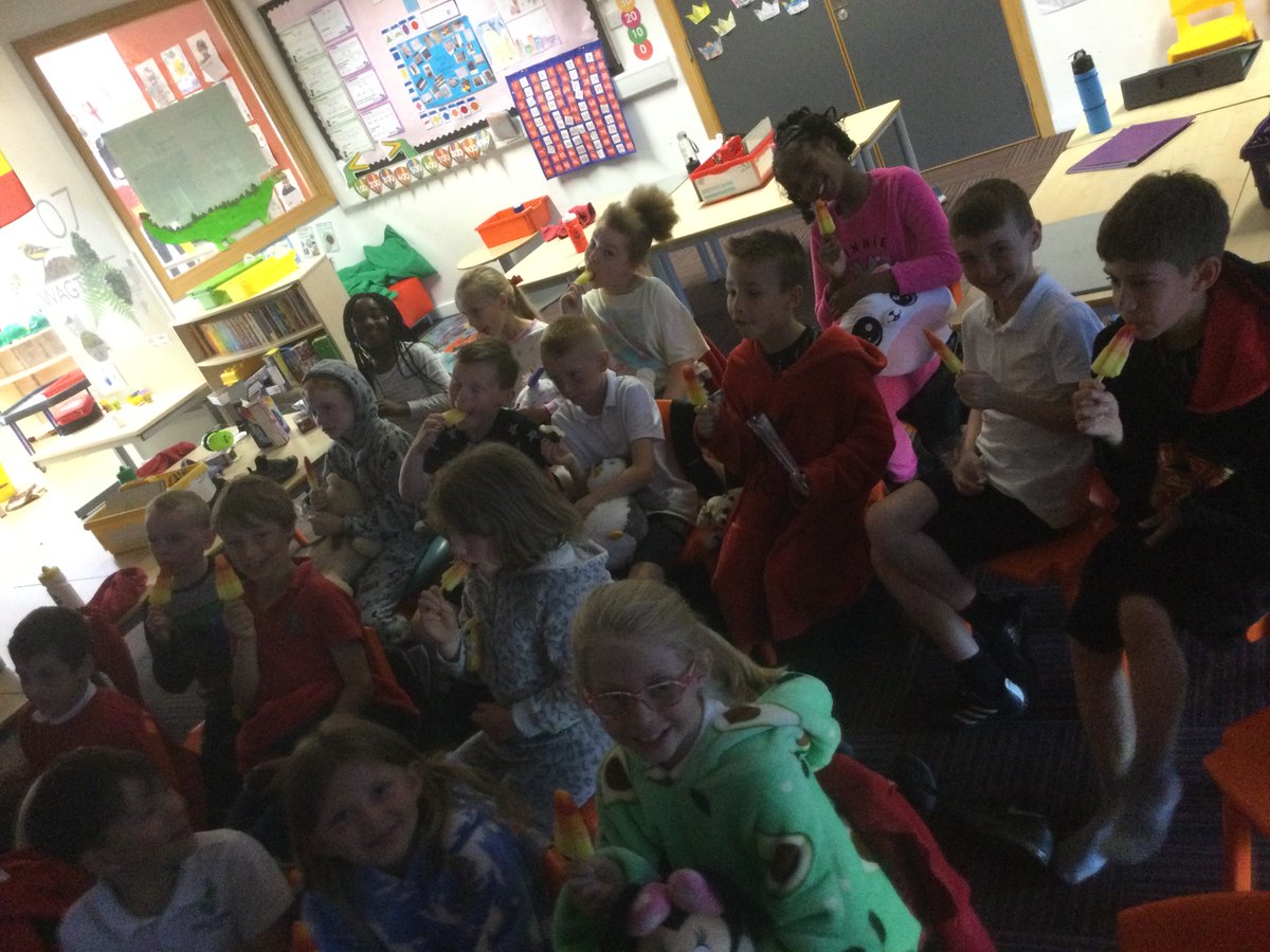 SchoolHillside1's tweet photo. #P34Hillside enjoying their pyjama, movie and ice cream treat after filling their marble jar. π₯ π¦ #soundsofsuccess https://t.co/soy2SmPRTA