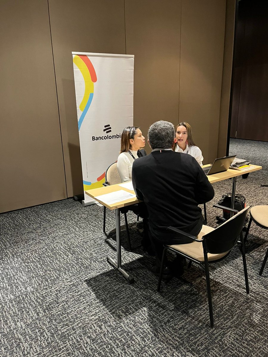 July_ossa's tweet image. .@Bancoldex y @DesarrolloBta Secretaría de Desarrollo de Bogotá hoy en la Cámara de Comercio atendiendo empresarios con aliados financieros y la Línea de crédito Bogotá Produce: capital de trabajo y modernización empresarial. Más info bit.ly/43D3JZ5

#CreerEnTiNosmueve