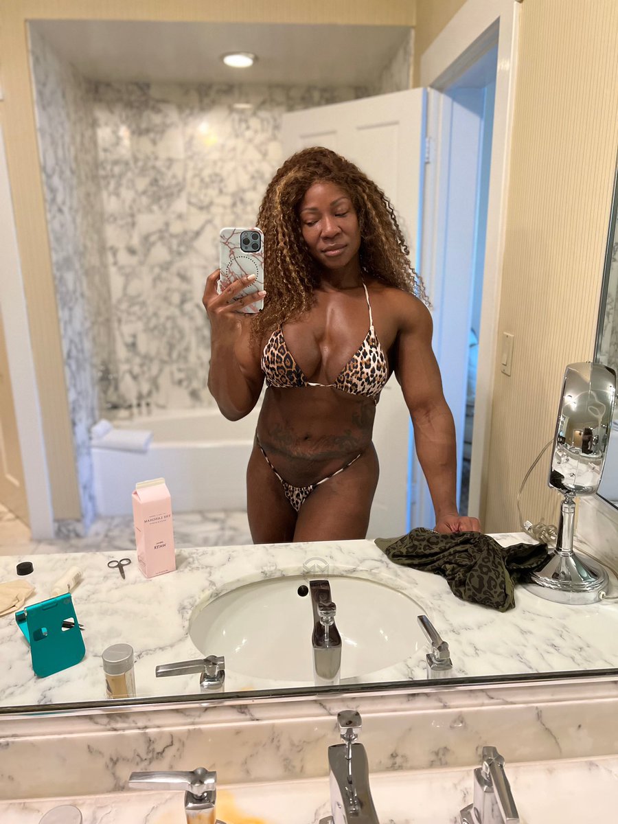 ladynextdoorv's tweet photo. RT for the nude version 🤫😏

https://t.co/9OiuBcw2YB

#musclemommy https://t.co/DILw4uGs1R