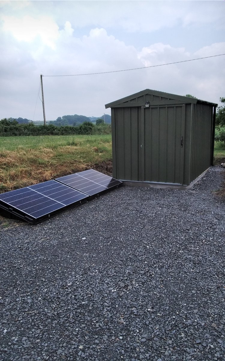 ThomasMorkan's tweet photo. Off Grid Solar A1Shed 3kW invertor and 2 355W panels+12v 100AH battery https://t.co/zV3ERimTO3