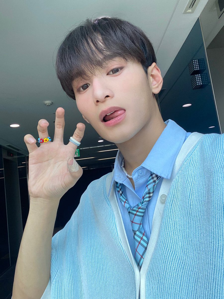 XODIAC_MEMBERS's tweet photo. [#자얀] 

쏘블리들 막방까지 함께해줘서 감사합니다! 💛💛💛

#XODIAC #소디엑 #ZAYYAN #자얀 https://t.co/8OILcZIdFC