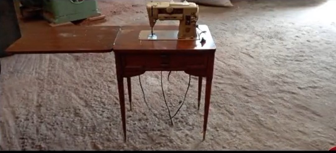 hypermall_ke's tweet image. Mend and make clothes with the vintage singer sewing machine 401G slant.its easy to use kes 35,500
#hypermall_ke 
#singersewing
#singersewingmachine
#sewing
#tailor
#tailloring
#sewingmachine