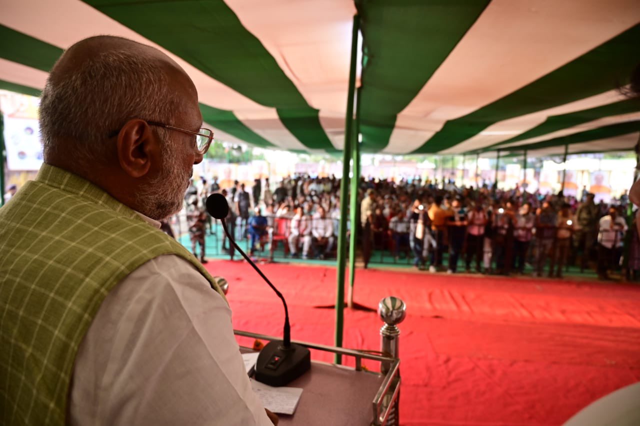 सभी मिलकर अपने गांव का विकास करें: राज्यपाल Everyone should develop their village together: Governor