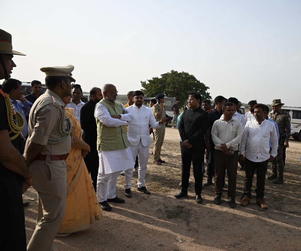 सभी मिलकर अपने गांव का विकास करें: राज्यपाल Everyone should develop their village together: Governor