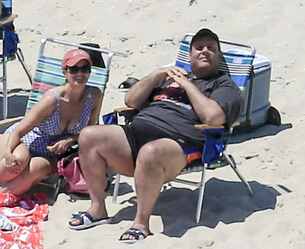 @TheRickWilson @MatthewCronin9 And last, but by far not least, Chris Christie is also the guy who, with six months left in office, boldly soaked up sun rays on a N.J. beach he closed to the public because of government shutdown. In short: #CharacterMatters