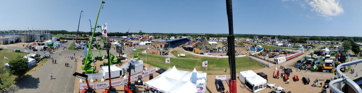 Plantworx2025's tweet image. Not a cloud in the sky for day one of #Plantworx2023 ☀️

Check out the #OperatorChallenge and and @BobcatCompany&apos;s demos this week.

A special thank you to @manitou for sending us up in their fully electric Manitou 160 ATJ e, all the way up to its working height of 16.03m ⚡