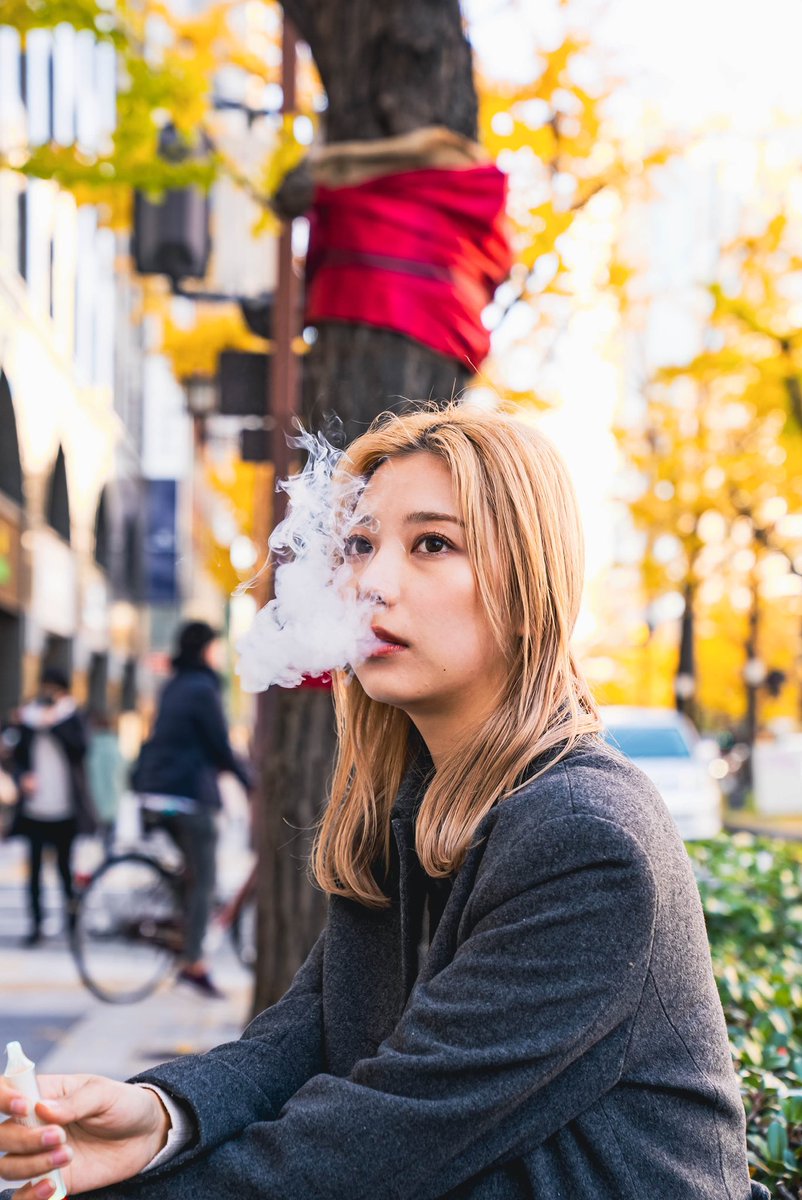 【豆知識】

低タール・低ニコチンの誤解

「低タール・低ニコチン」のタバコならば、体に入る有害物質が減ると思っている方は多いのではないでしょうか。実は、これ誤解なんです！

タバコを吸う人によって、それぞれに必要とする血中ニコチン濃度が異なります。