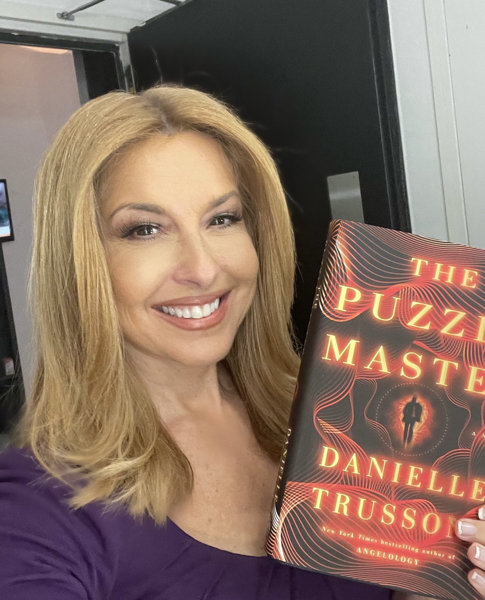Nearly 6,000 of you voted and the <a href="/CBSNewYork/">CBS New York</a> Book Club Readers’ Choice is…. THE PUZZLE MASTER! Congrats <a href="/DaniTrussoni/">DANIELLE TRUSSONI</a>  on your “insanely compelling” novel. Pub date- today! 
Easy link for free excerpt: cbsnews.com/newyork/essent… #thepuzzlemaster #bookclub #clubcalvi