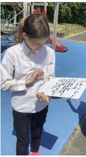 OakEPS's tweet photo. Today in Oak class we learnt how to use a compass and challenged each other to follow our directions and instructions! 

@EEC_Elaine @PrimaryElaine @IPAT_Edu https://t.co/8xoG0MX0zF