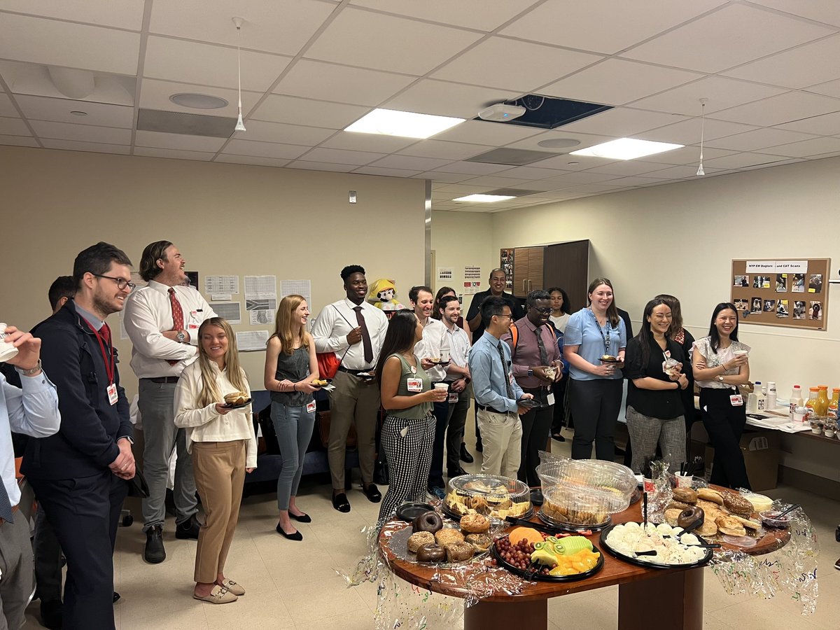 Our #WCMEmergency chair, <a href="/DrSharma_NY/">Dr. Rahul Sharma</a>, greeted our new <a href="/NYEmergency/">NYP Columbia/Cornell Emergency Medicine Residency</a> interns this morning. 

Welcome, and good luck on your first day!