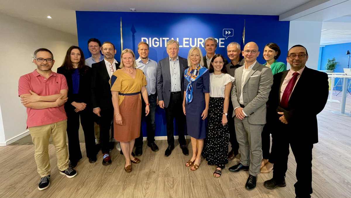 In today's insightful #DS4Skills AB meeting, we discussed:

🔑Needs analysis of the market for #competitiviness
🌟Most urgent skills challenges (#Cybersecurity #AI)
🌱Ensuring a sustainable model 

Thanks to all participants, Chair Esko Aho, and <a href="/BonefeldCecilia/">Cecilia Bonefeld-Dahl</a> for hosting us!