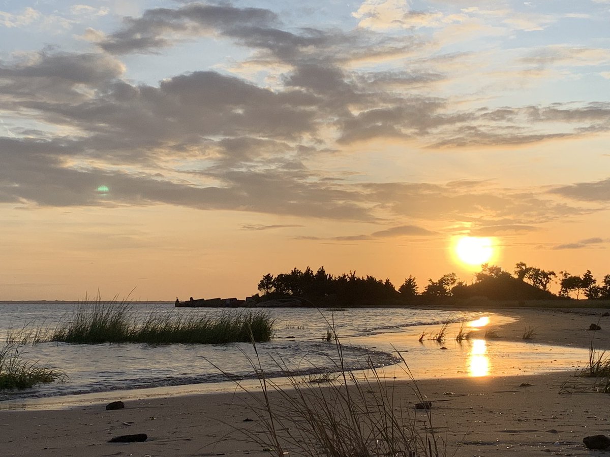 QT a sunset shot you've taken

Sandy Hook, NJ https://t.co/d0ZsUg8gvB https://t.co/nIbUg1vIkb