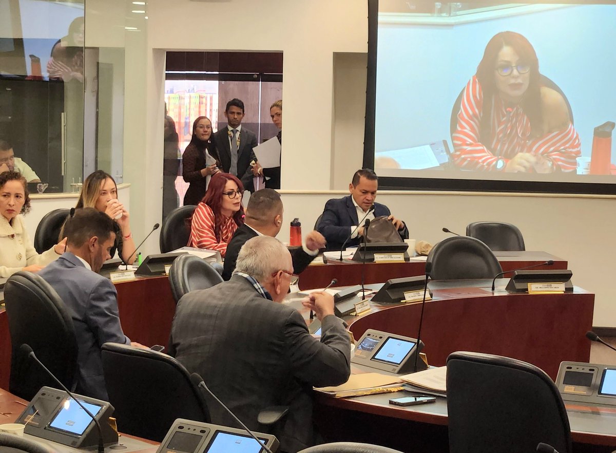 GloArizabaleta's tweet photo. Hoy estamos garantizando investigaciones y debates transparentes a procesos judiciales contra presidente @petrogustavo y Fiscal General Francisco Barbosa en #ComisionDeInvestigaciónYAcusaciones de @CamaraColombia. 
Nuestro único propósito es asegurar justicia en nuestro país 🇨🇴 https://t.co/HxTLjDCPUe