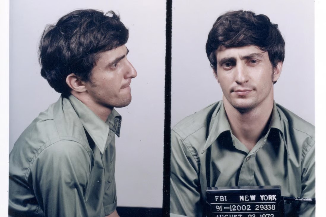 Fandor's tweet photo. 3 years after John Wotjowicz attempted to knock over a bank to finance his lover's sex-reassignment surgery, Al Pacino portrayed him in DOG DAY AFTERNOON.

Filmed over 10 years, THE DOG (2013) is a larger-than-life doc portrait of a bisexual bank robber. 

https://t.co/XolCRtnEQX https://t.co/pLJuRxeg9G