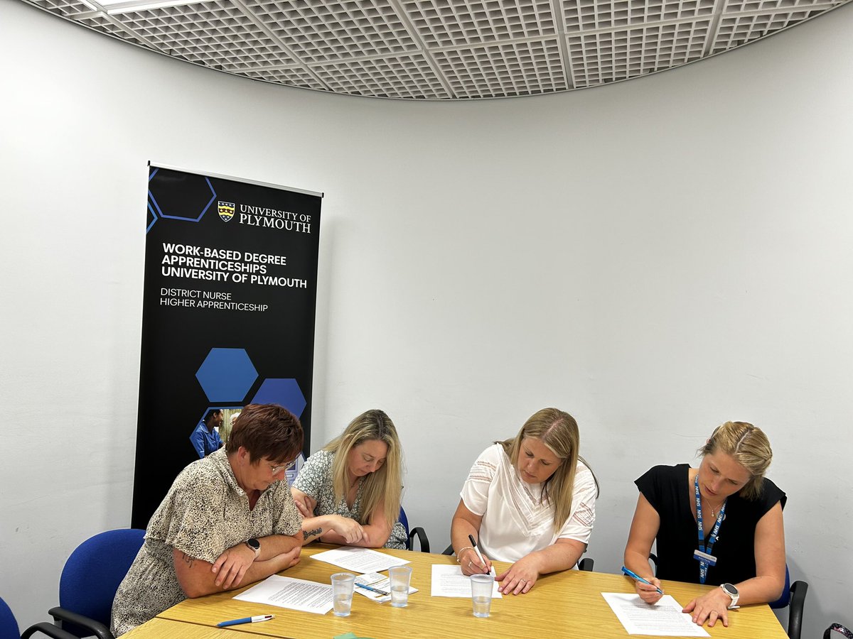 What a great assessment day for the District nursing pathway. All 9 candidates showed leadership, compassion and knowledge whilst undertaking the scenario. Can’t wait to support them on their journey. #Districtnursing #apprenticeship <a href="/LindaDuggan9/">Linda Duggan</a> <a href="/PlymUni/">University of Plymouth</a> <a href="/TheQNI/">The Queen's Nursing Institute</a> <a href="/kimvon_o/">Kim O'Keeffe - BEM</a>