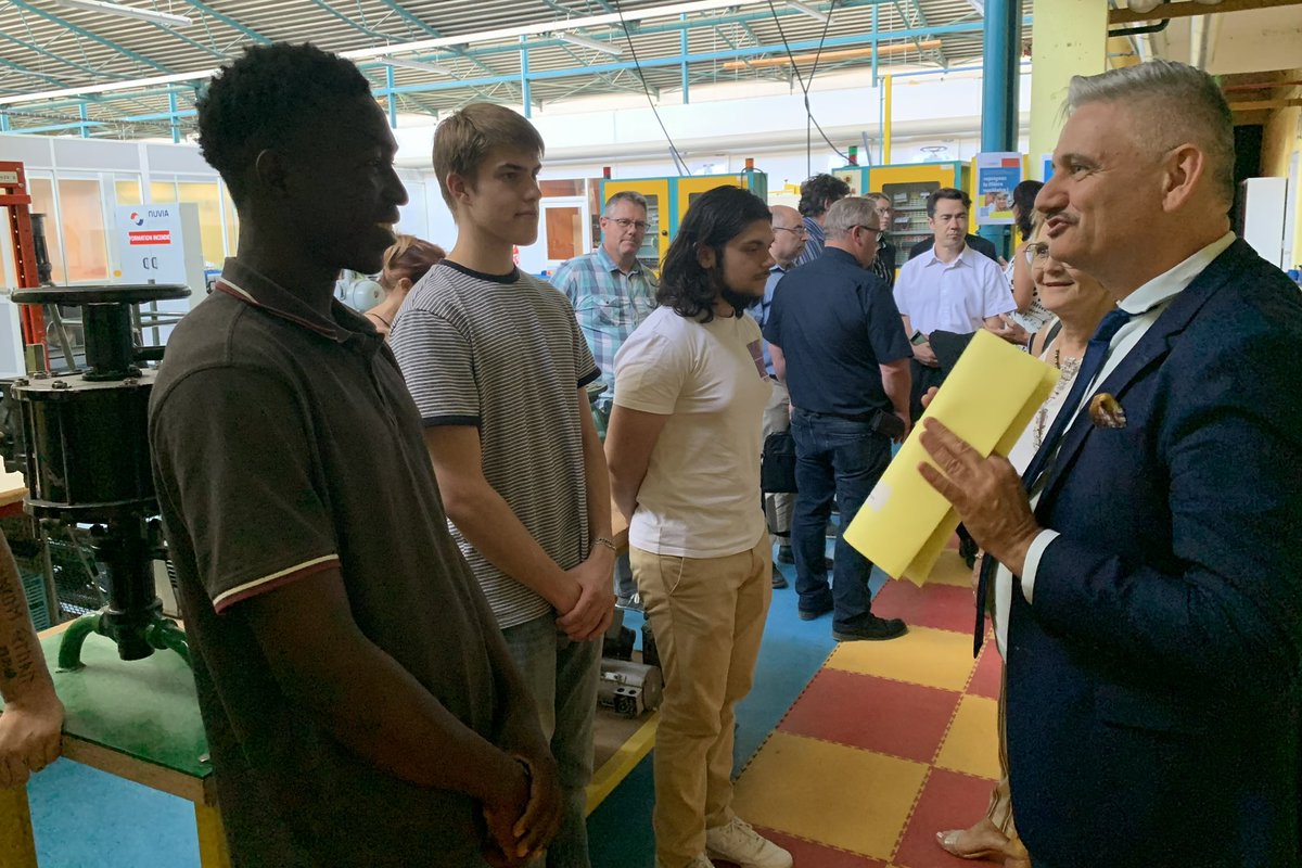 Visite du lycée #pro Blaise Pascal de Saint-Dizier qui propose des formations dans le domaine du nucléaire via le #CMQ Énergie &amp; Maintenance ⚡️☢️ et échanges constructifs autour de la création du bureau des entreprises, premier lieu de rencontre entre l’école et l’entreprise