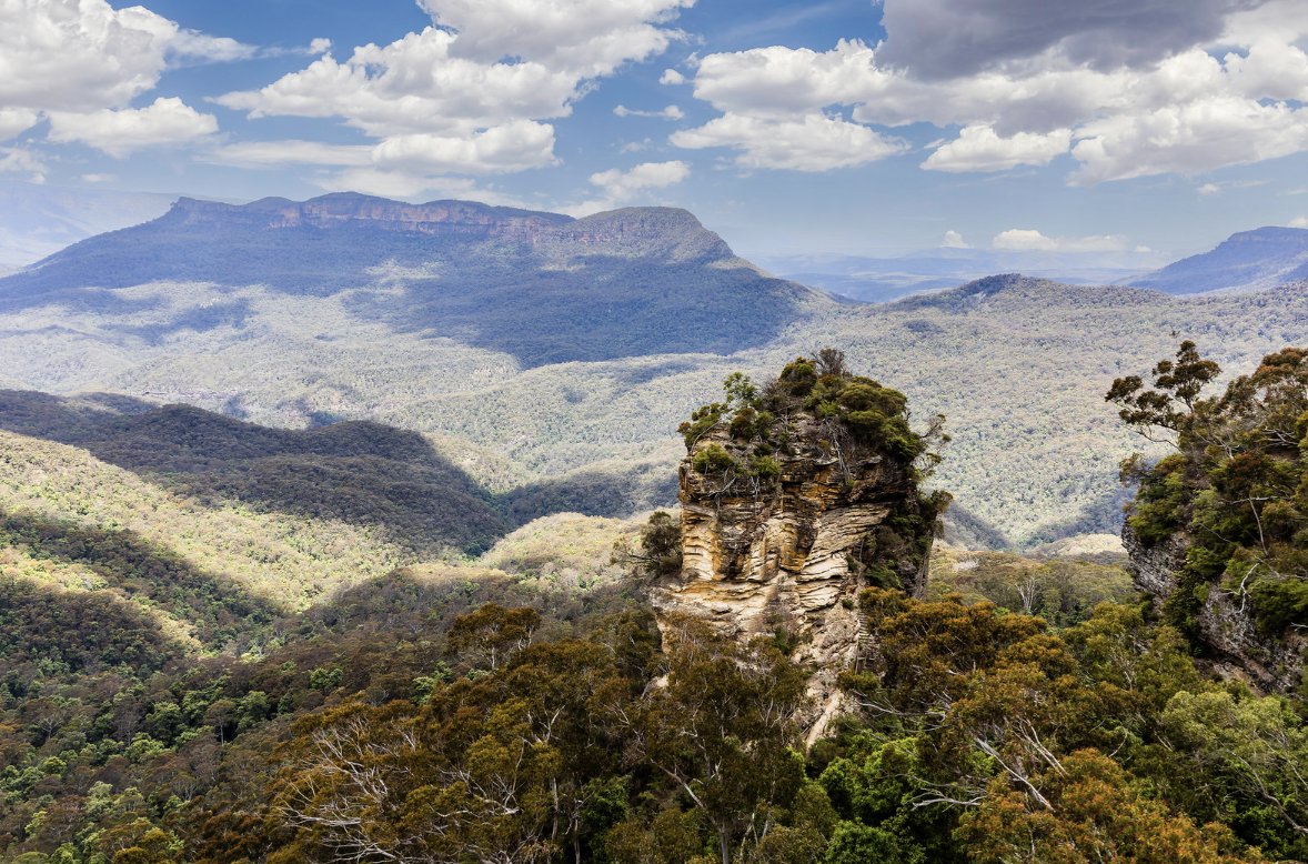 It’s #traveltuesday in the #bluemountains near #Sydney #Australia. Let’s see the #threesisters and visit #bluemountainsnationalpark.

#3sistersaustralia #seeaustralia #visitaustralia #visitnsw #nswnationalparks #bluemountainsaustralia
#thisisaustralia #exploringtheglobe