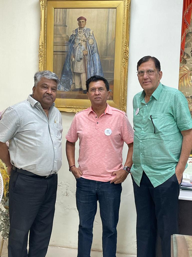 JockMore's tweet photo. Visited SSGH Hospital today after years & met Dr. Rajan Iyer. An incredible journey from a small nursing home in 1865 to a massive 1513-bed teaching hospital, associated with the 75-year-old Medical College Baroda. A tribute to Maharaja Sayajirao's healthcare legacy! #SSGH 🙏 https://t.co/dqoXTRuI9j