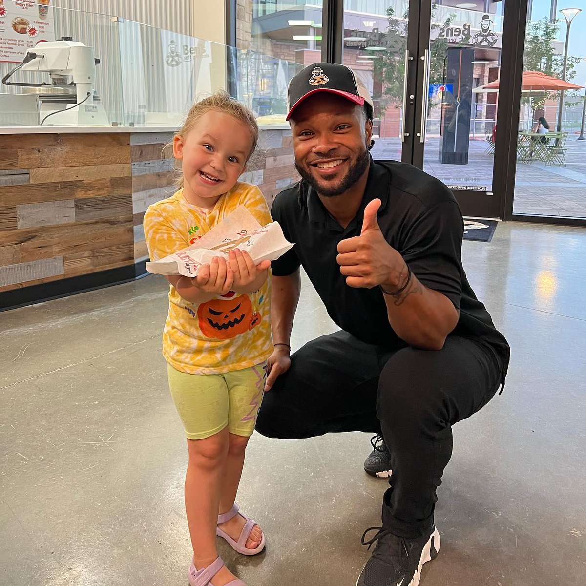 VisitTheColony's tweet photo. Thereโs something about @BensPretzels that brings out the kid in all of us. Maybe itโs because the jumbo pretzel is the size of your head. Treat yourself next time youโre at @GrandscapeTX
#dining #eatTC #TheColony #Texas #TheColonyTX #VisitTheColony #VisitTheColonyTX #DFW https://t.co/Pt5u6D6T7t