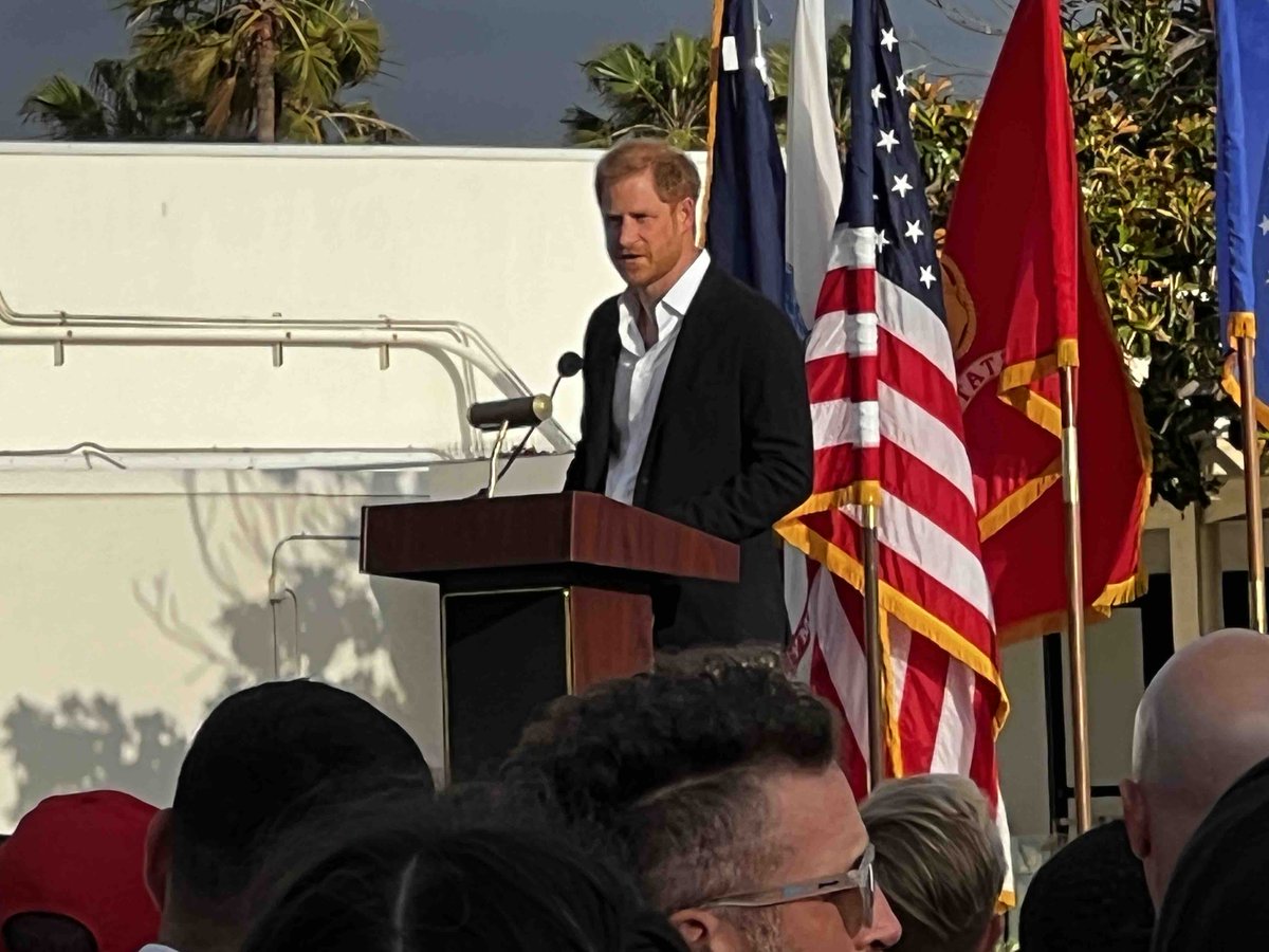 Thank you #DukeOfSussex Prince Harry for all you do to help our wounded, ill and injured service members ! #WarriorGamesClosing #SanDiego 
#TeamArmy #ARCP