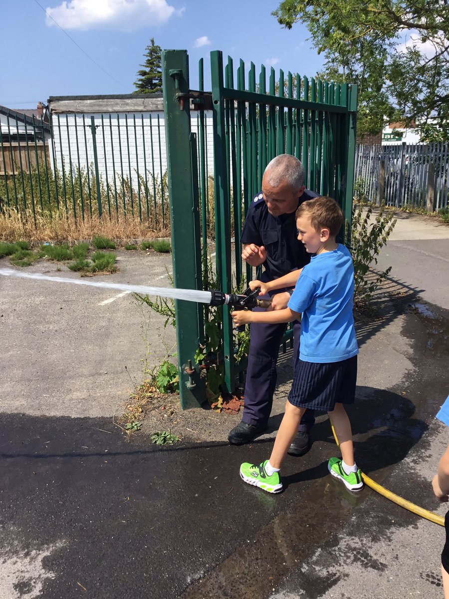 Y4RedgateCP's tweet photo. A fun afternoon meeting our amazing firefighters π #rcpwelearn #rcpl4l #rcpwellbeing https://t.co/6QR2yAH3FV
