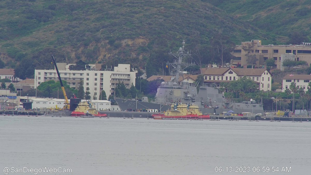 I am 88% sure I saw a naval vessel near San Diego. Follow along: youtube.com/watch?v=fFj4wn…, credit to <a href="/SanDiegoWebCam/">San Diego Web Cam</a>