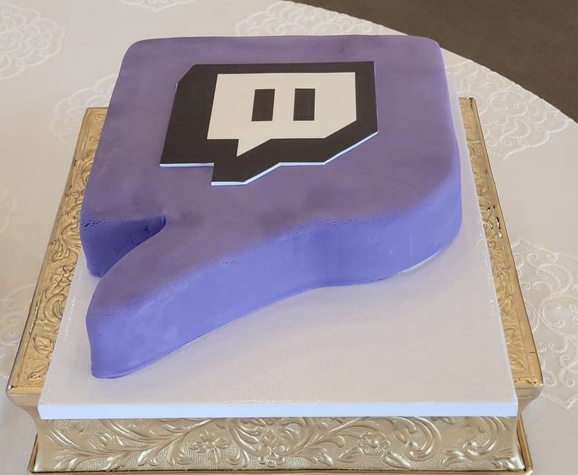 OSRSTankin's tweet photo. I wear my twitch hat almost everyday to always be reminded of how much the OSRS community on twitch have help me overcome. I couldn’t wear it today so I had this made for our special day. Y’all have changed my life so much and I won’t ever forget that. https://t.co/og6IJVwW3Y