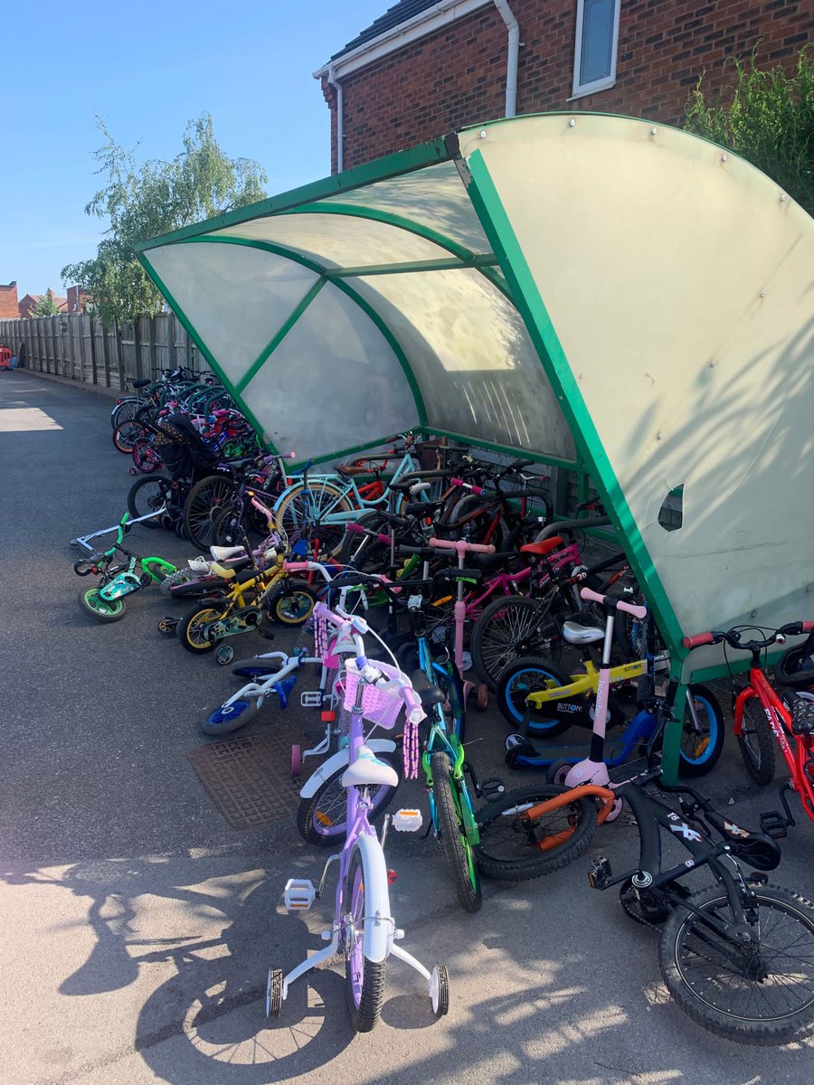 SY_STARSAwards's tweet photo. Scooters, bikes and all manner of two-wheeled delights!
Great to see a full bike shed at #KirkbyAvenue this morning as part of their #SchoolStreets road closure!
#SYStarsTeam
π΄π²π΄π²π΄π²π΄π²π΄ https://t.co/jFmVYUuHAV