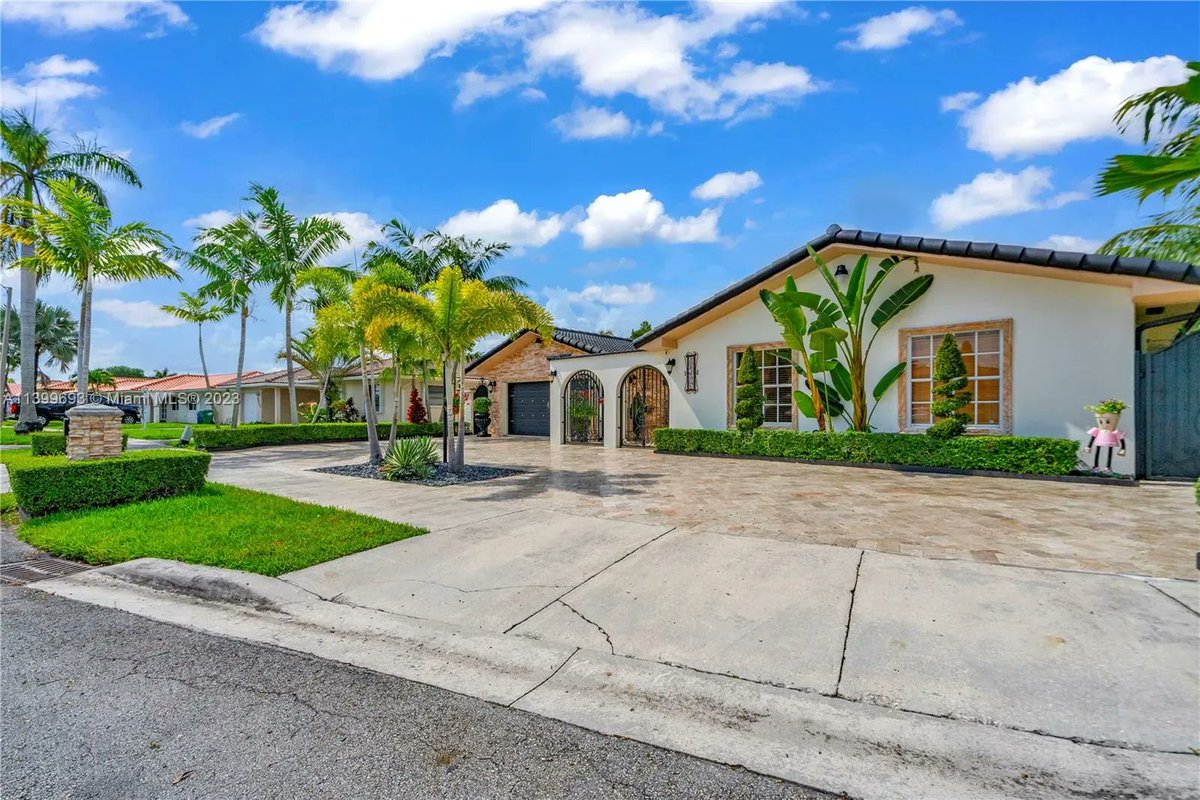 #Miami
💵 $ 1,849,000
🏠  4 Beds / 4  Baths
📐 4,050 Sq.Ft.
.
Great 4beds/4baths.Listing Courtesy of Lifestyle International Realty

.Reach out for more information 
📲 786-613-3823

.#MiamiRealtor #MiamiRealEstate #listingagent #luxurylistings.
buff.ly/3qvQN8x