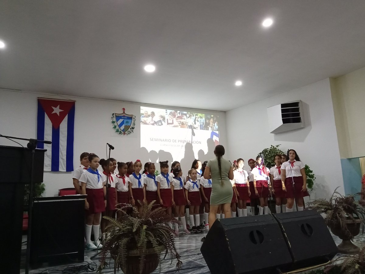 JoseR_AmppLP's tweet photo. Comenzó en #LosPalacios el Seminario Municipal de preparación para el curso escolar 2023-2024.
#CubaEduca #PinarDelRío #Cuba 🇨🇺🇨🇺
🔹️Para mayor información acceda a nuestro Portal del Ciudadano. 
                                  ⬇️
 https://t.co/zDtMidlLYj https://t.co/lXU0eWJvfp