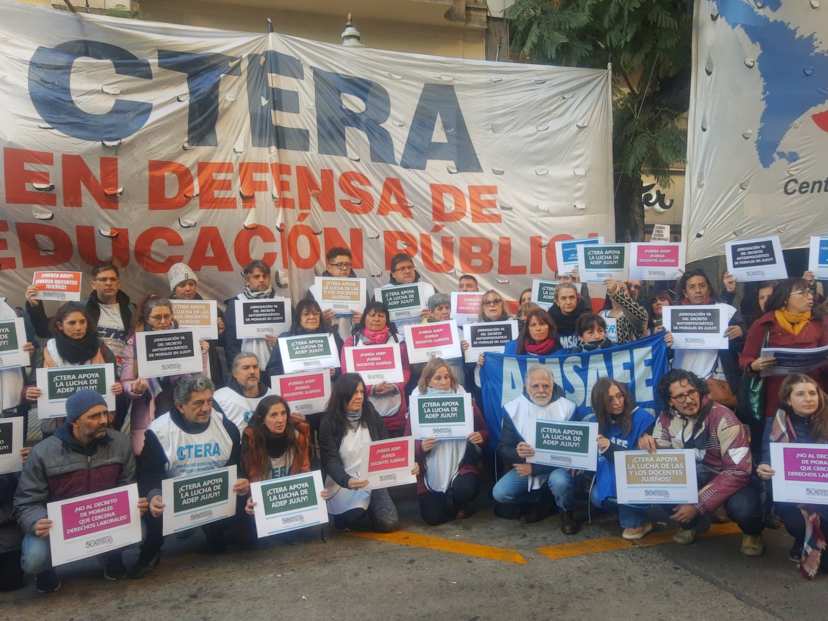 #AHORA CTERA en la Casa de la provincia de Jujuy.
#JornadaNacionalDeProtesta 
#SolidaridadConLasLuchasDocentes
#NoAlDecretoDeMorales
#CTERA