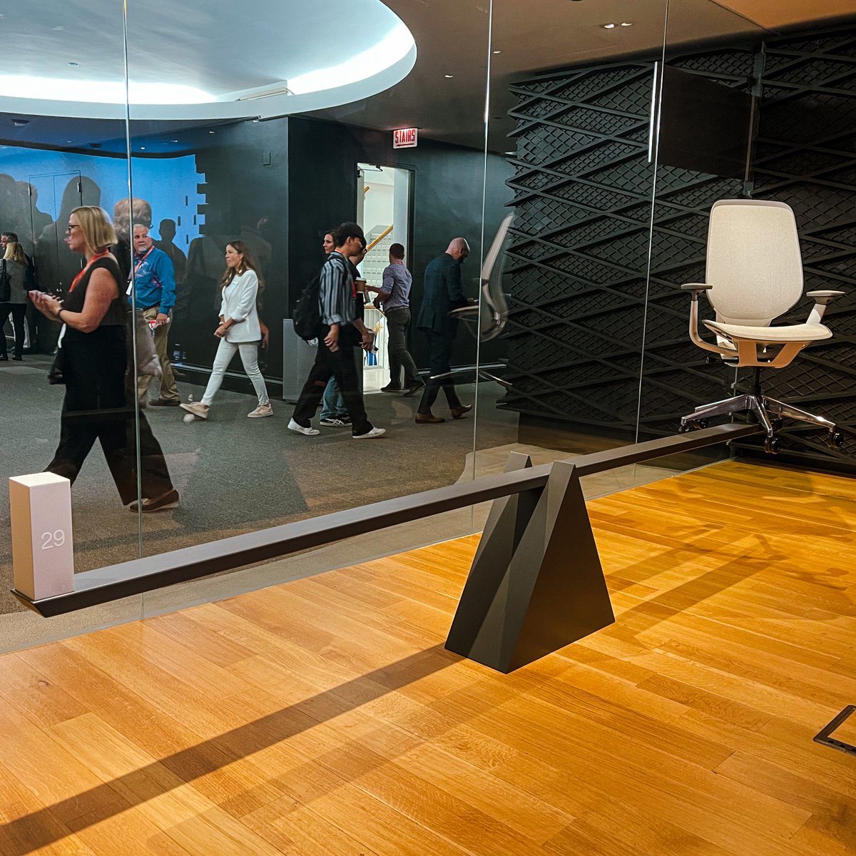DesignEngine's tweet image. The future of workspace design is here, and @Steelcase is leading the way!

#SteelcaseExhibit #NeoCon2023 #OfficeDesign #WorkplaceInnovation #CollaborativeSpaces #SustainableSolutions #seating #furniture #productdesign #industrialdesign #sustainability