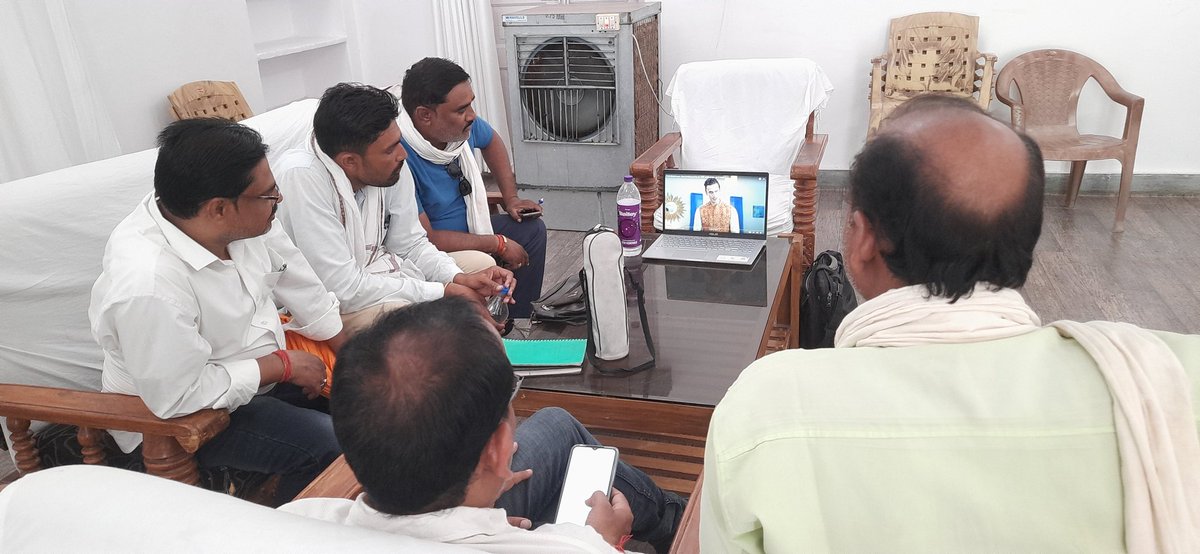 RahulDubeyMm's tweet photo. @monicamaurya2,@Jhimly2 @JansamparkMP,@MPJanabhiyan
"Door se namaste program"
Vedio watching with Janabhiyan parishad Jila samanvayak and vikaskhad samanvayak and samiti adhyaksh sachiv of kishangarh badagaon in Bijawar District Chhatarpur (M.P) https://t.co/uKWRjC3krS