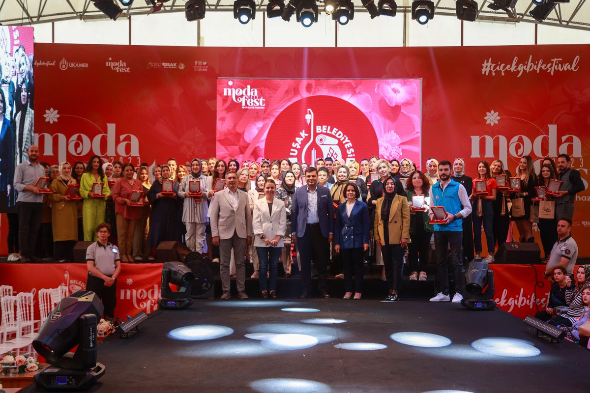 usakbld's tweet photo. 👘 İkincisini düzenlediğimiz, şehrimizin en renkli festivali #ModaFest'te, dört gün boyunca Etkinlik Alanı'nda festivalimize destek veren ve kıymetli ürünlerini sevgili halkımızla buluşturan değerli esnaflarımıza; katkılarından ve katımlarından dolayı teşekkür ediyoruz. https://t.co/Jp1sYo5XUL