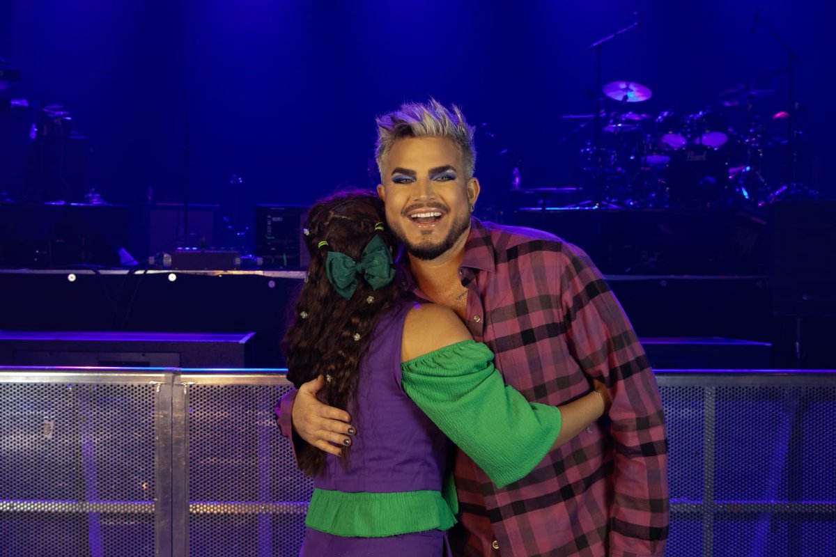 MyDreamADAM's tweet photo. I MET MY IDOL, MY HERO😭🤍
After 8 years being a Glambert I can truly say Adam Lambert is the nicest, cutest most respectful person on earth. This love he gives his fans is unbelievable and I had the chance to feel this love. Thank you so much for being our Idol @adamlambert 🙏🏽💜 https://t.co/p6WQJy6JWP
