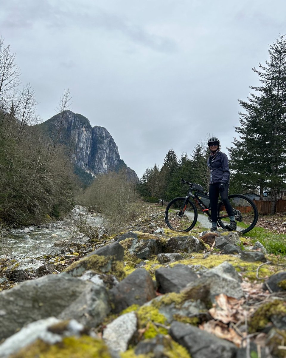 🚲 What's in your pack for long gravel adventures? ✅ Tire levers ✅ Pump ✅ Spare chain link Check out Mahshid's favorite trail-side repair toolkit recommendations ➡️ fal.cn/3z39L