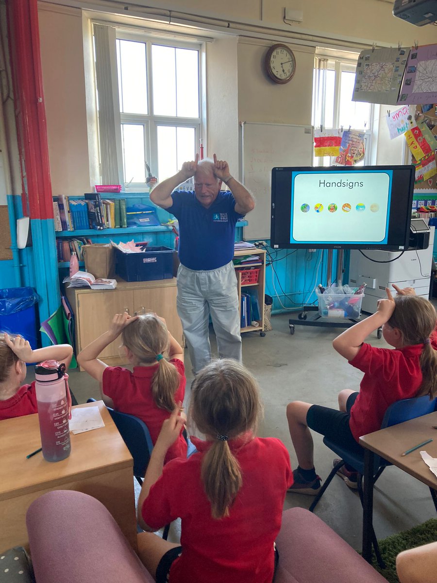 Diolch Mr a Mrs Harvey am sesiwn diddorol a hwylus iawn! #bibleexplorers #ymacacwllanllwni #addysggrefyddolllanllwni