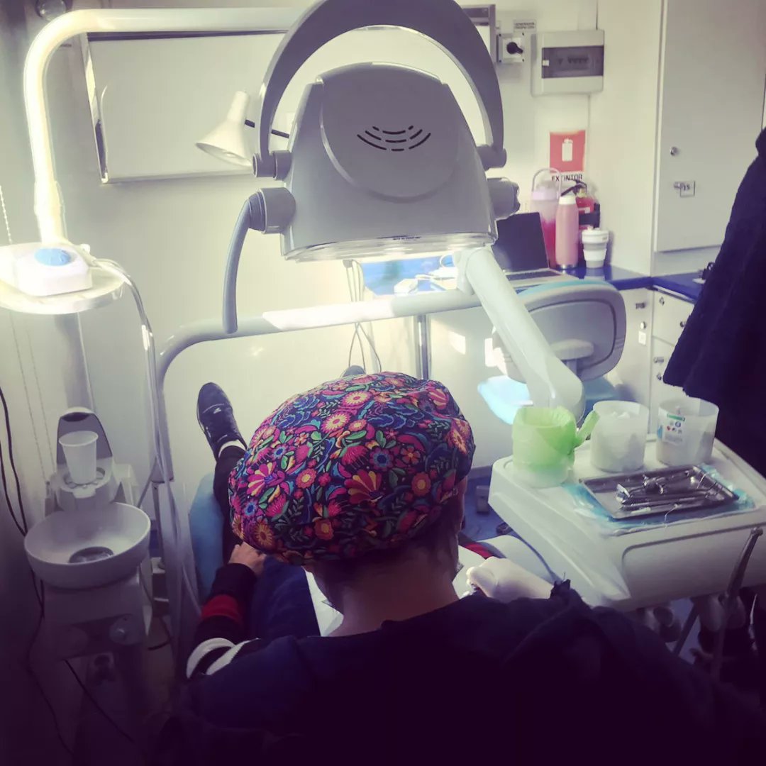 CESFAM_SNE's tweet photo. 🚨En Terreno 🚑

👨‍⚕️ El lunes se llevó a cabo un operativo de salud en la JJVV Eleuterio Ramírez junto a la Clínica Móvil @MuniLaPintana

Los usuarios pudieron acceder a atención dental, vacunación, entre otros servicios. 🦷💉

¡Pronto estaremos en tu sector! 🌟

@SaludPintana https://t.co/8VyTBfn84K
