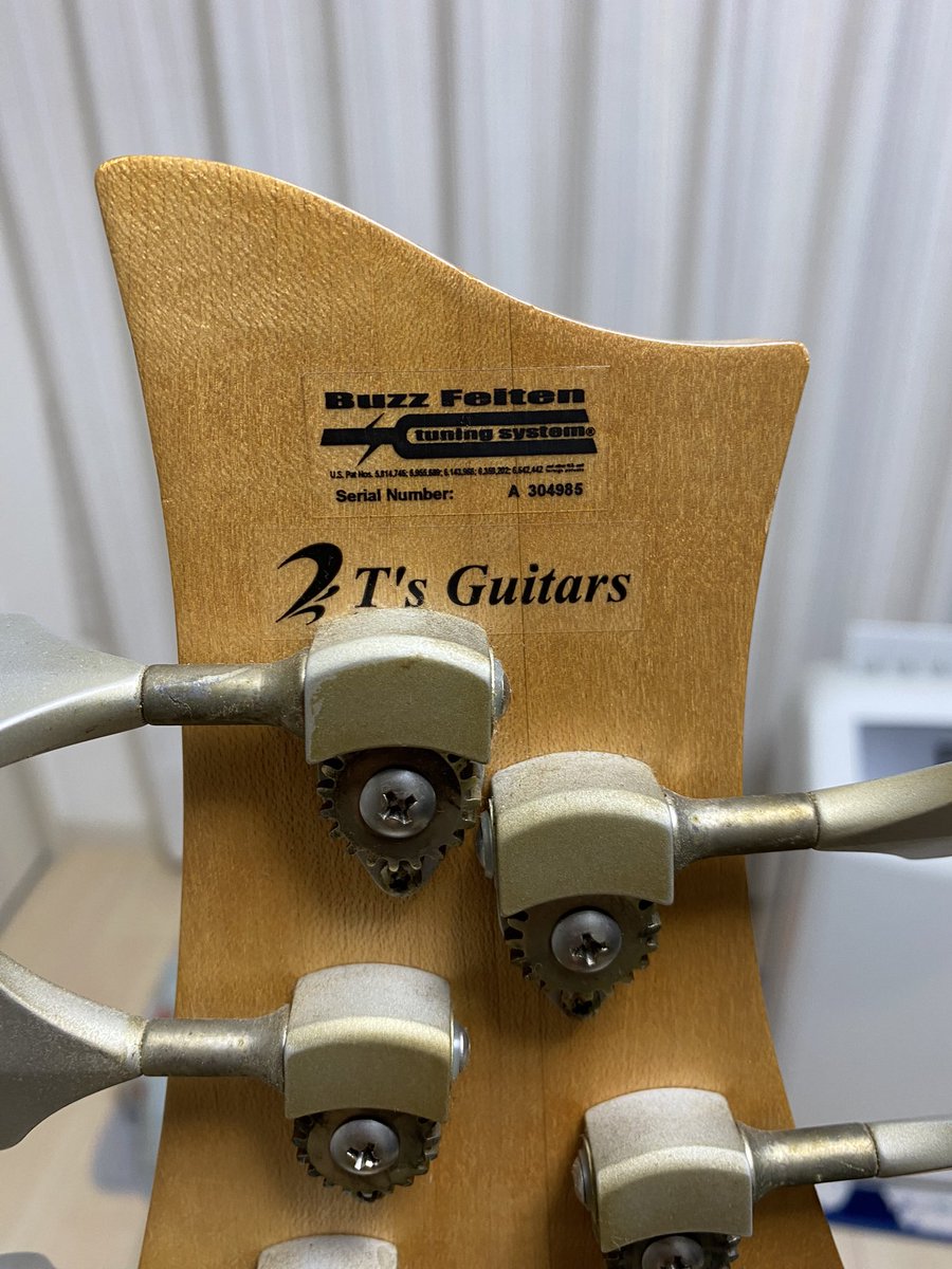 takumi_fanny's tweet photo. My F-BASS BN5、Buzz Feiten Tuning System搭載してます。
人によってはプラシーボ効果とか賛否ありますが、私は違いはわかりました。
E音の鳴りが違います。
専用チューナー以外でのチューニングはE音で合わせるので、レギュラーチューニングと違いが出ます。
#fbass
#BuzzFeitenTuningSystem https://t.co/pe2NmrGlUH