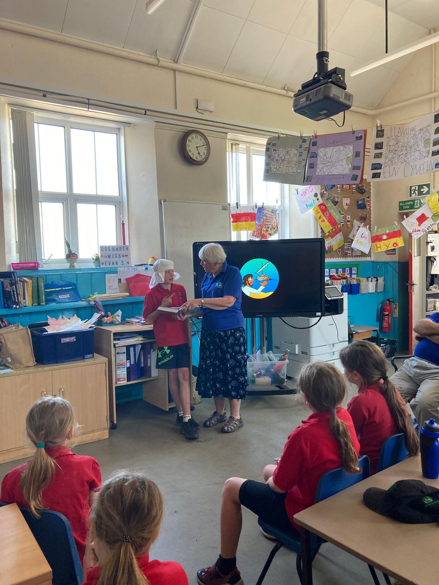 Diolch Mr a Mrs Harvey am sesiwn diddorol a hwylus iawn! #bibleexplorers #ymacacwllanllwni #addysggrefyddolllanllwni